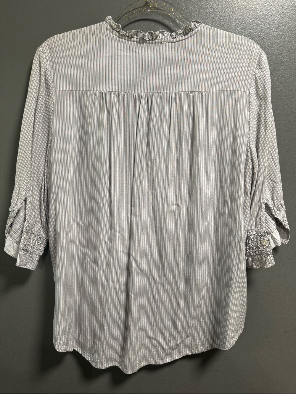 Sundance Light Grayish Blue Pinstripe Smocked Yoke Button-Front Blouse M - Picture 4 of 6